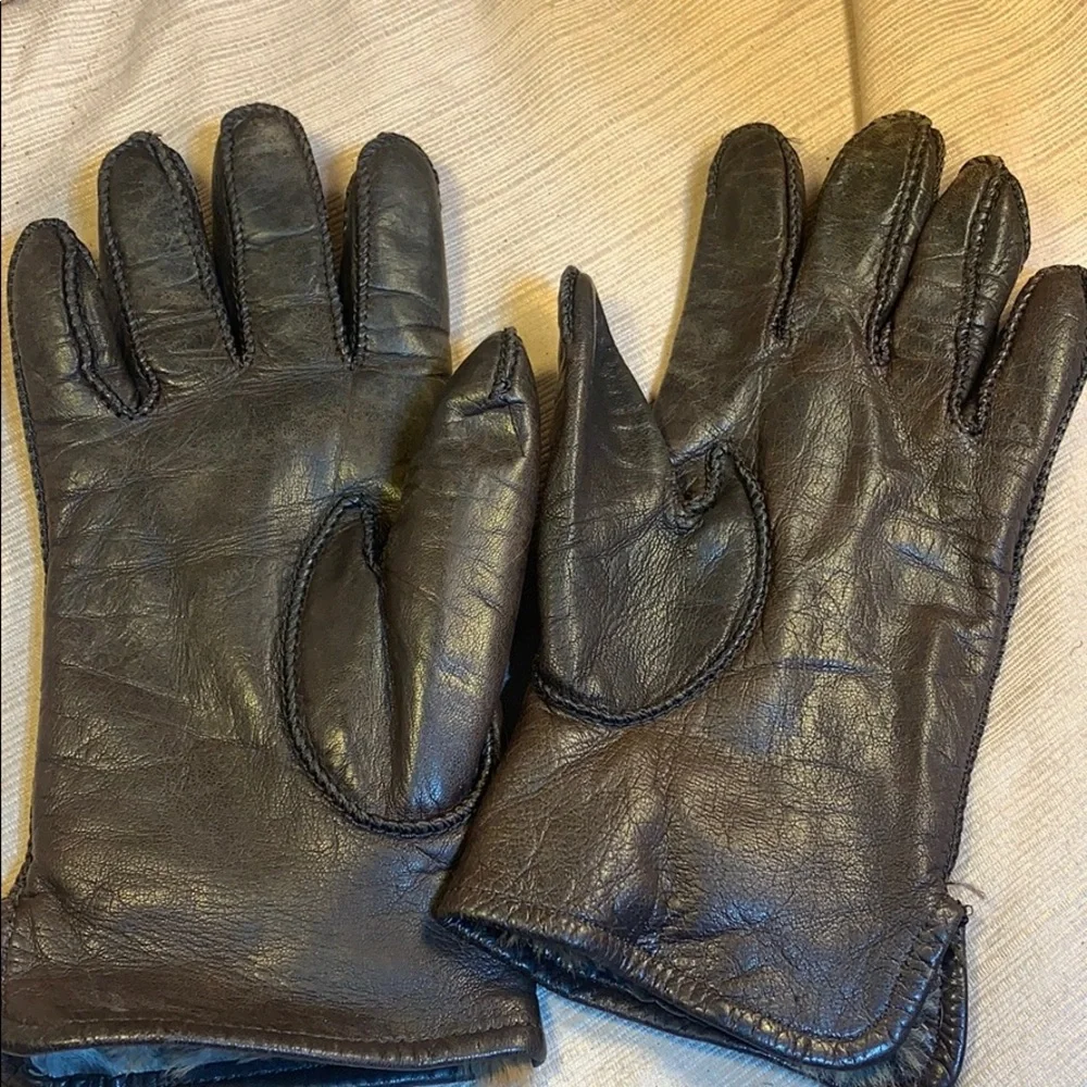 Leather gloves w/fur lining preloved